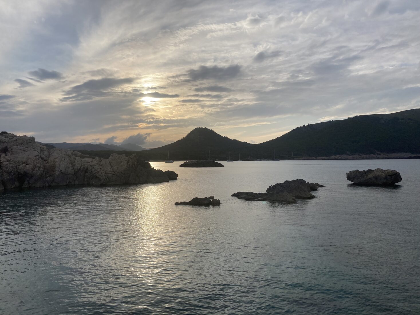 Sonnenuntergang mit Blick auf die Cala Agulla