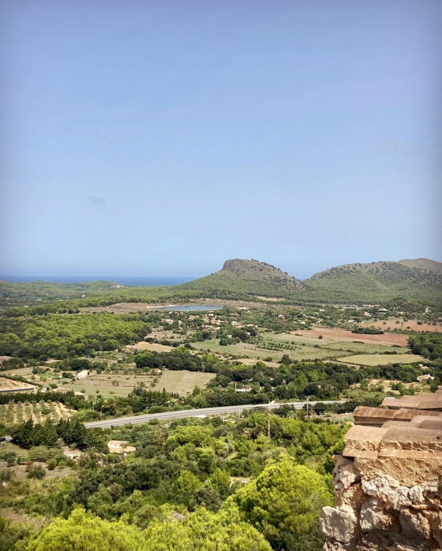 Blick vom Castell Capdepera in Richtung Cala Mesquida