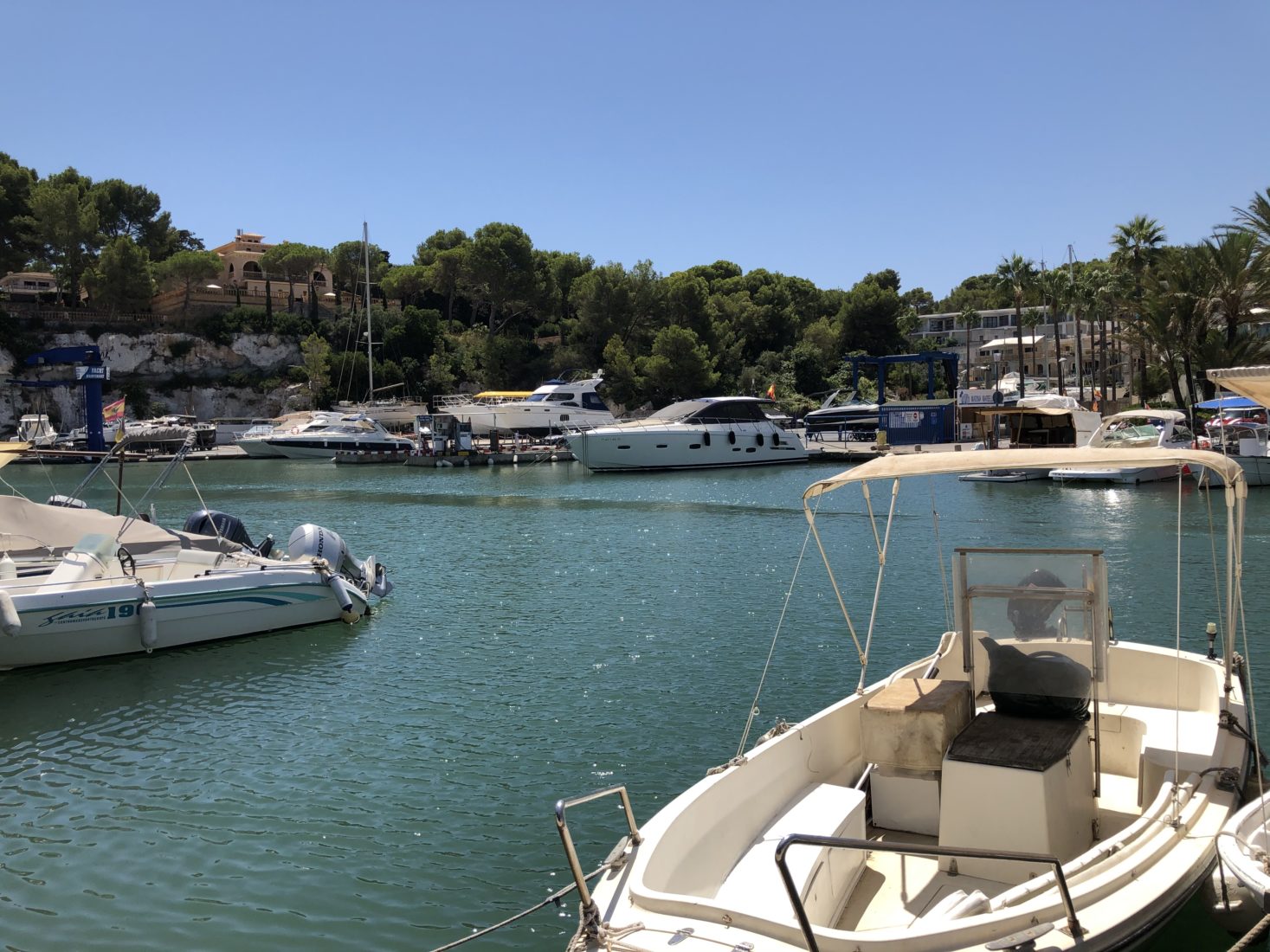 Yachten im Hafen von Porto Cristo