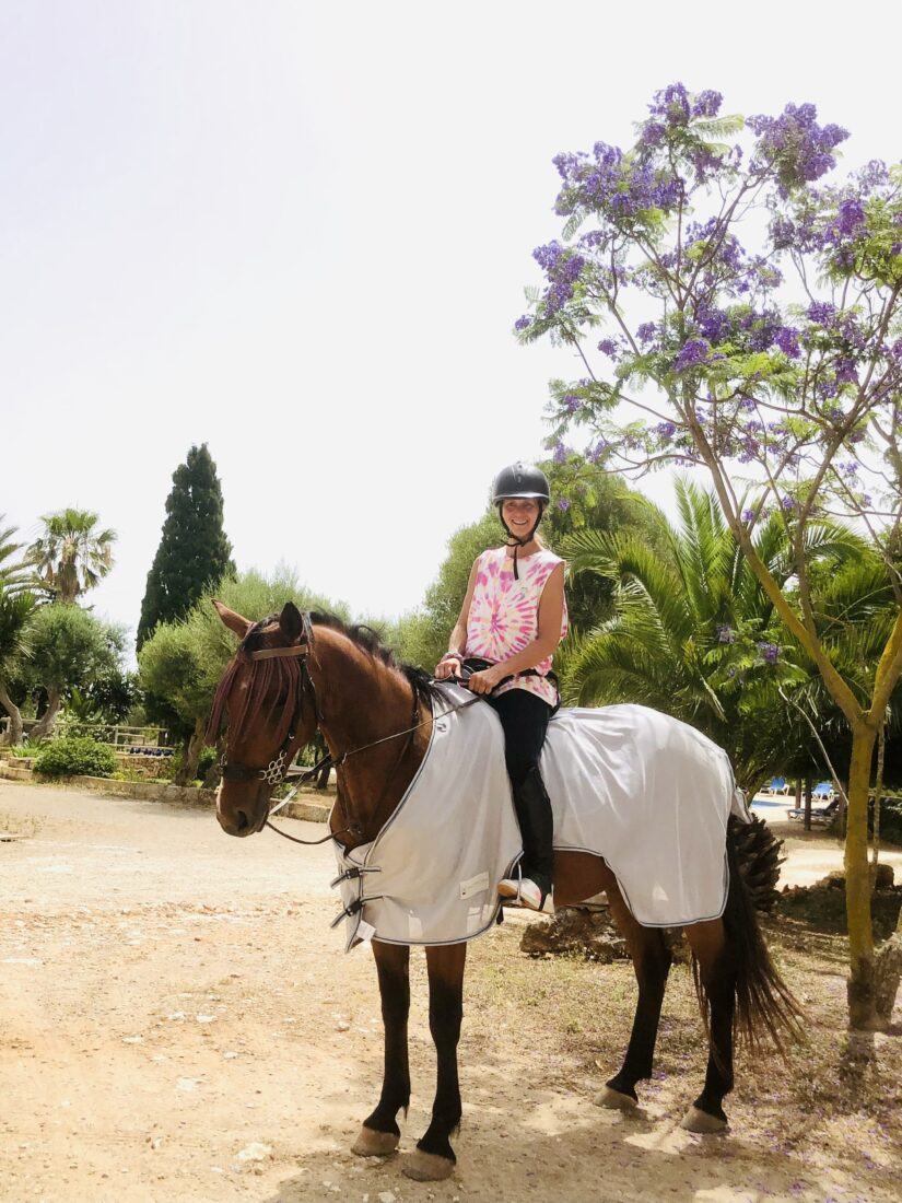 Ausritt über die Finca im Frühsommer mit Traber Hans