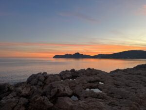 Sonnenuntergang in Cala Ratjada im Winter