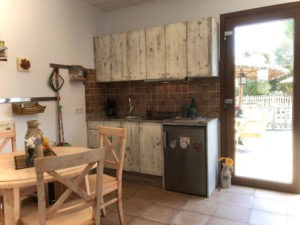 Küche-und-Essecke-Ferienwohnung-Mallorca