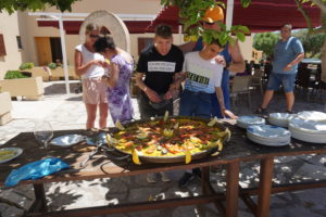 Sylvester auf Mallorca: Paella Abend auf dem Finca Platz