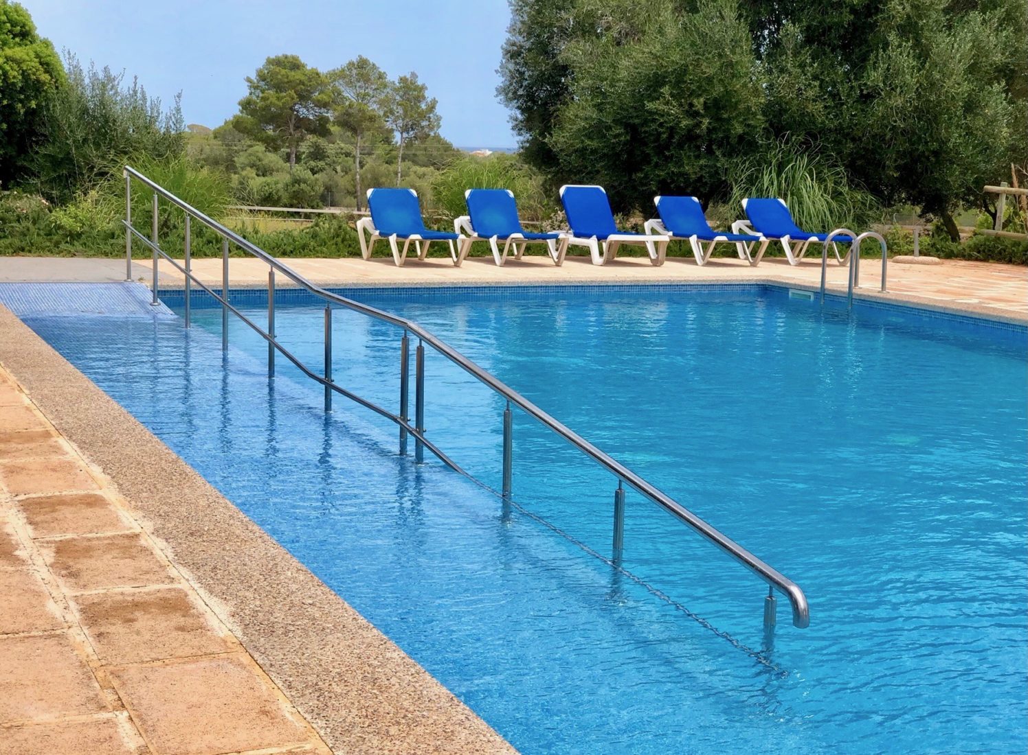 Pool mit Rampe und Handlauf Mallorca Finca für 22 Personen