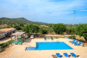 Poollandschaft Aussenbereich Haus 2 Finca Mallorca Can Agustin