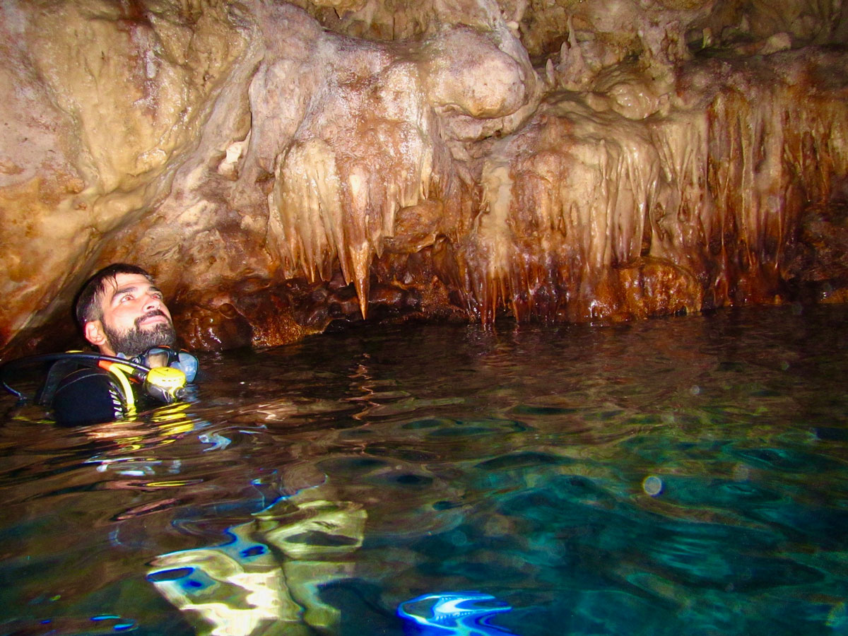Tauchen in einer Tropfsteinhöhle in Mallorca
