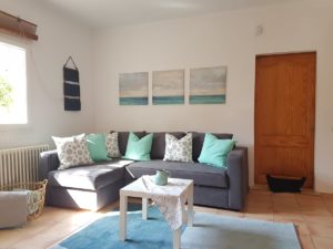 Gemütliches Wohnzimmer in der Ferienwohnung S'Illot